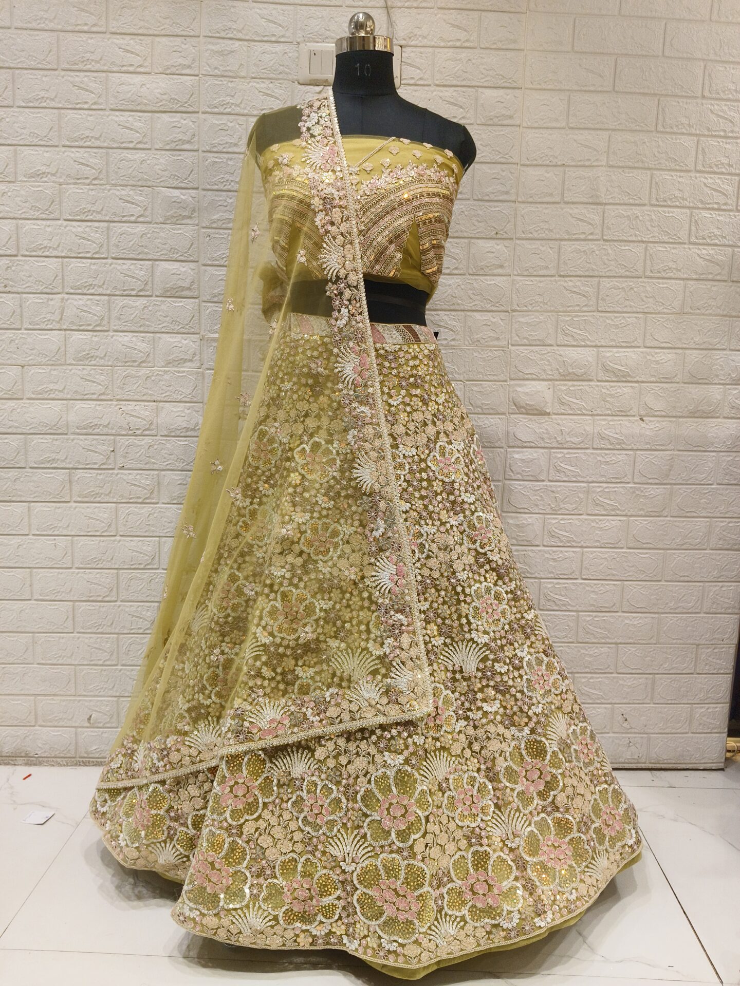 Wedding Wear Machine Heavy New Designer Lehenga Choli, With Blouse Piece at  Rs 2800 in Surat